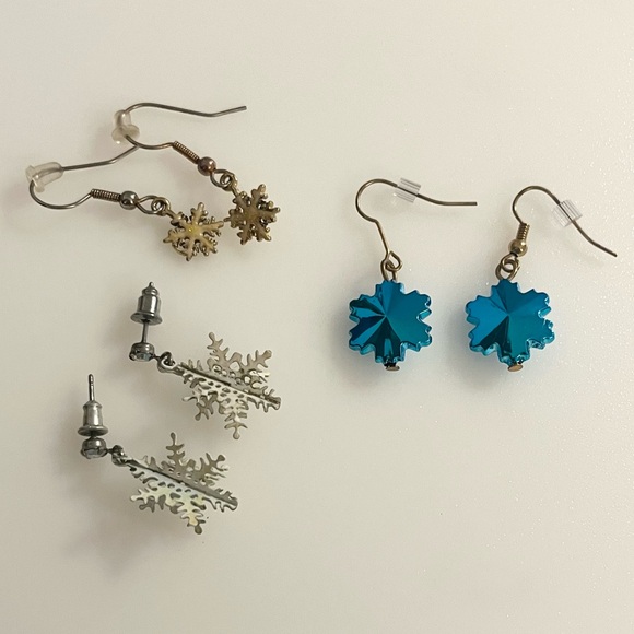 Lot 3 Vintage Christmas Earrings Snowflakes Gold Tone Silver Tone Blue Beaded - Picture 16 of 16